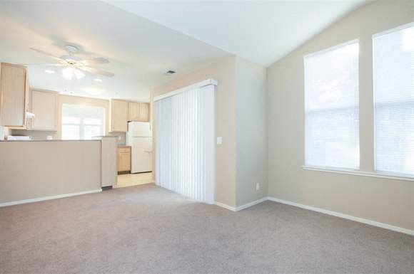 Acorn Court Apartments photo 2